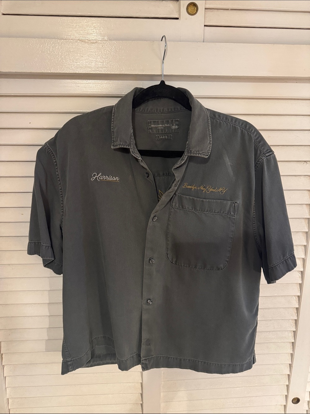 Casual Short-Sleeve Button-Down Shirt in Gray Abercrombie & Fitch